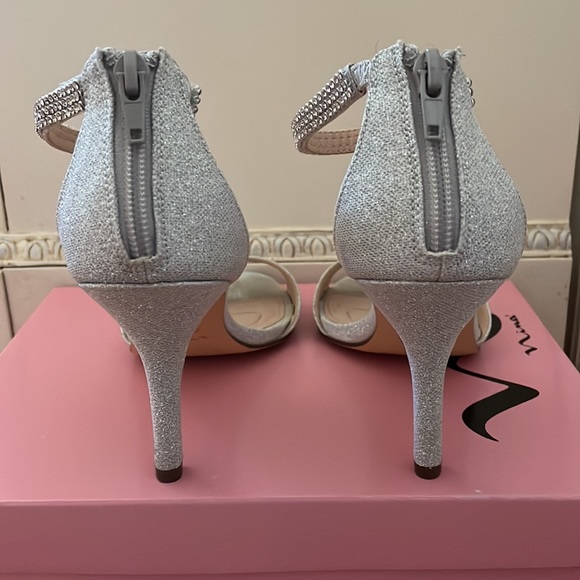 Nina Silver shimmery heel - Picture 3 of 5